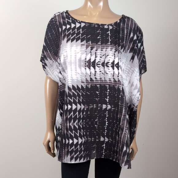 3/$20 Dex Split Back Tunic Blouse Ombre Geometric Short Sleeve Grey Dolman Top - Picture 2 of 15